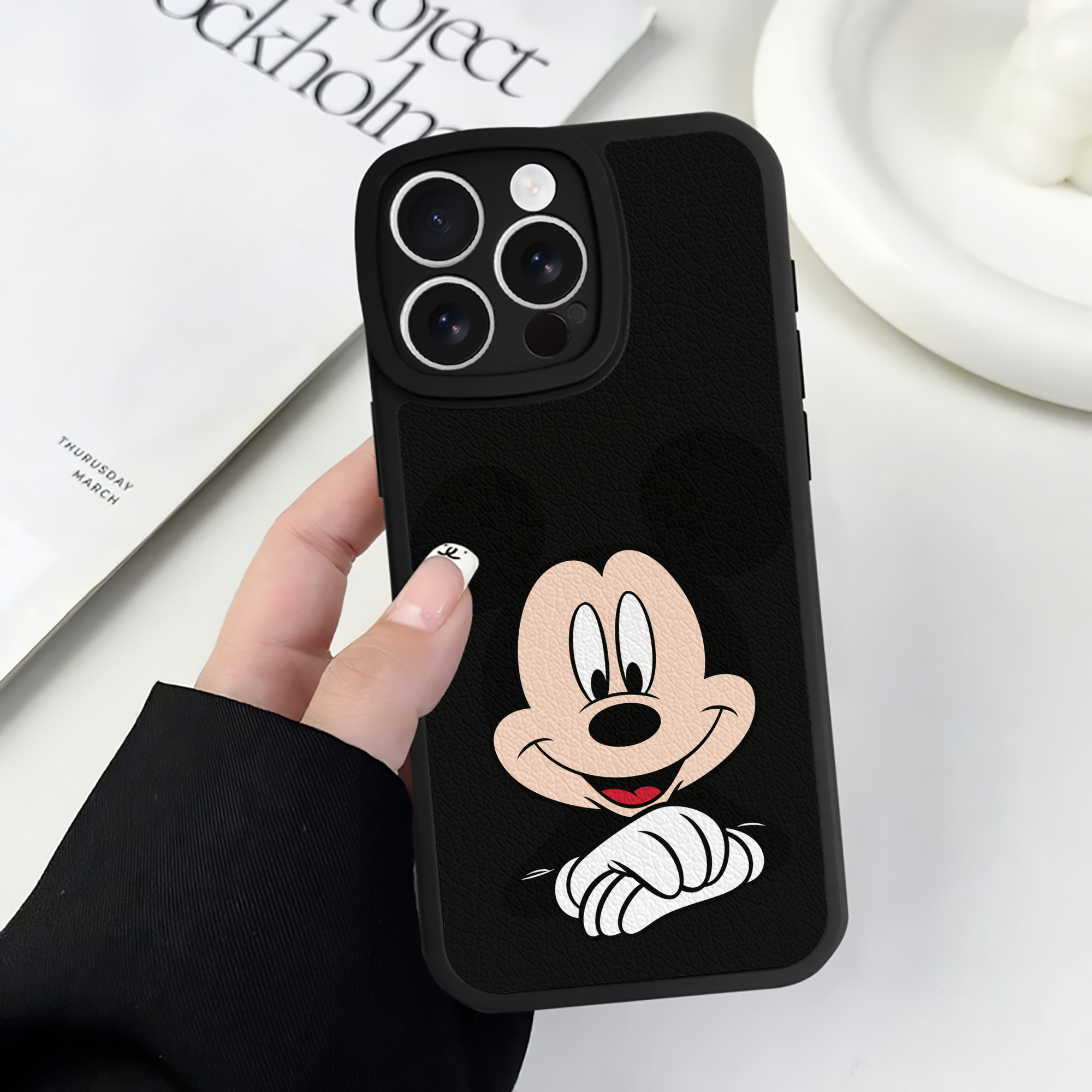 （画像用） ミッキーマウス Mickey Mouse 【iPhone 16シリーズ対応】シリコンスマホケース（レザー調） 材質：シリコン